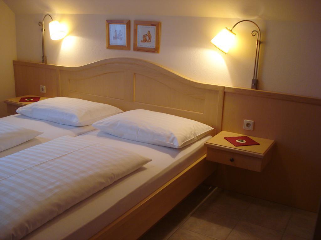 Pension Rudi - Weingut Kellner Hotel Pulkau Buitenkant foto