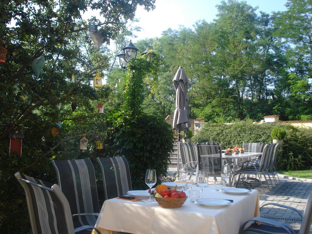 Pension Rudi - Weingut Kellner Hotel Pulkau Buitenkant foto