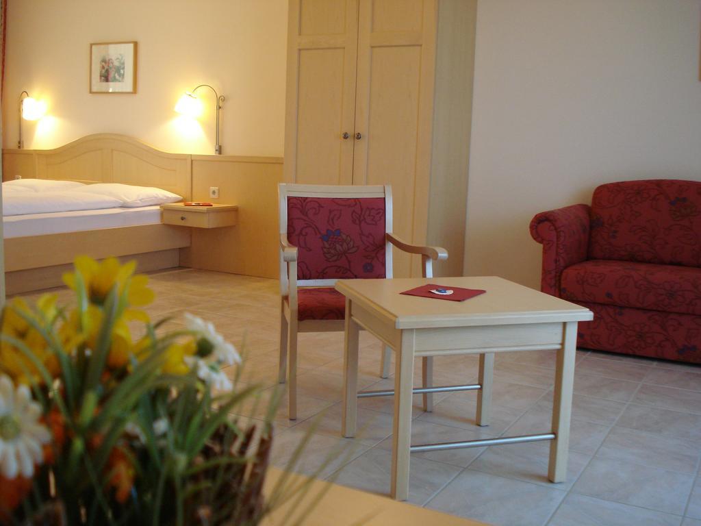 Pension Rudi - Weingut Kellner Hotel Pulkau Buitenkant foto
